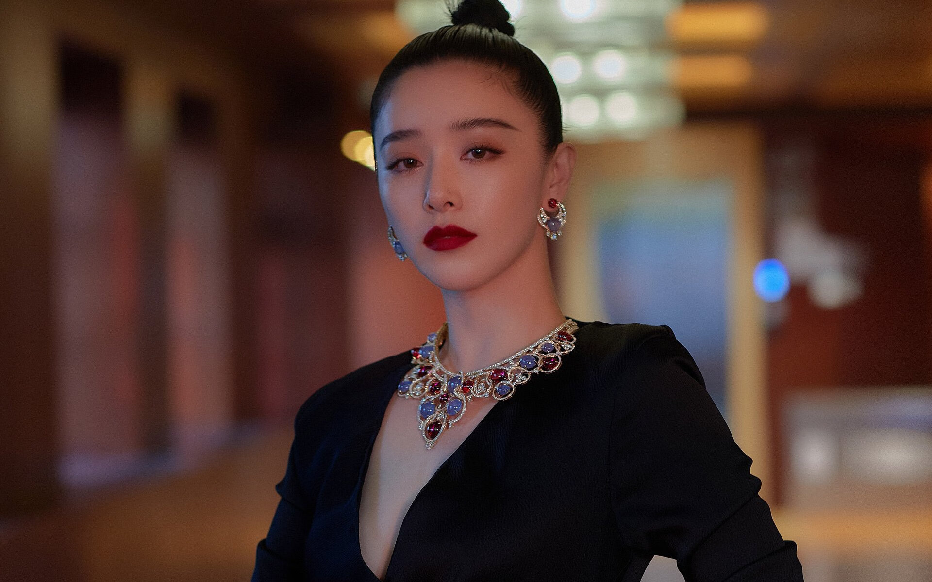 以硬汉著称：在与接受强硬防守的对手激战中，蒂伊表现出大师级的抗压能力！