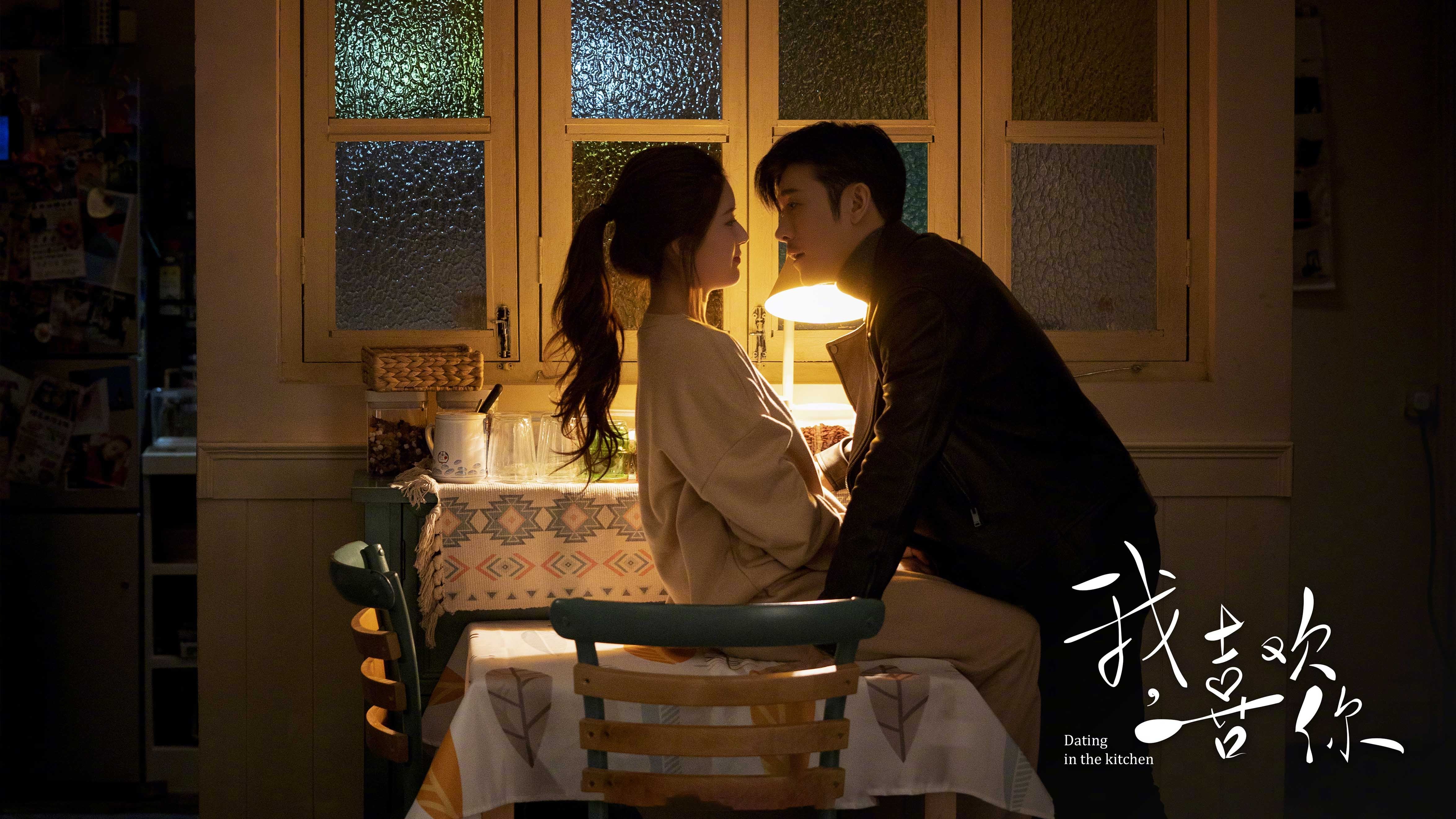 苏炳添穿越校园被学生围堵合影,苏炳添从校服